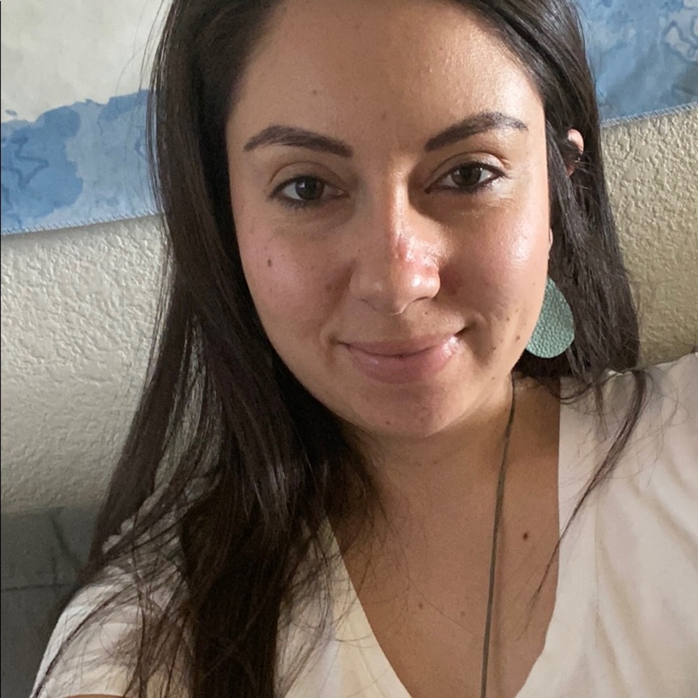 Meet your Posher, Damaris
